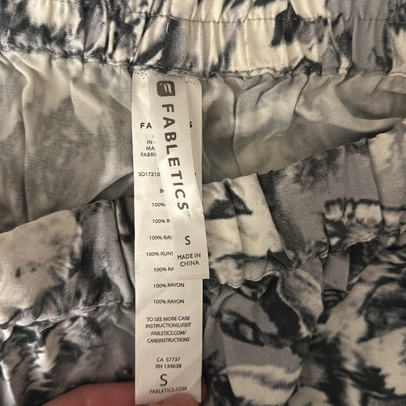 NWOT Fabletics Shorts - Picture 3 of 3